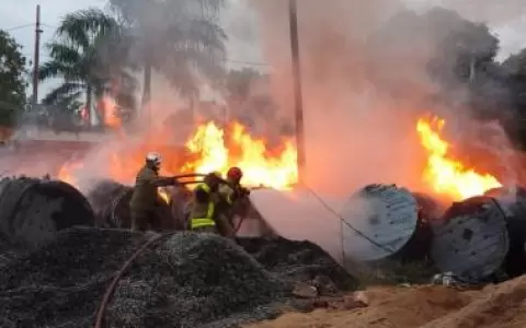 Incendio en dep�sito en San Lorenzo moviliza a bomberos