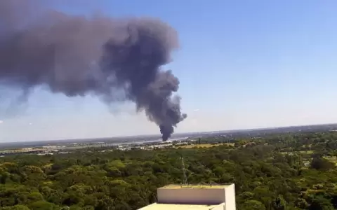 Voraz incendio en Puerto F�nix de Mariano Roque Alonso