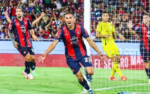Cerro Porte�o remonta a Recoleta en partido con penales pol�micos