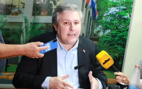 �Cumbre c�mplice�, dice senador y critica falta de acciones contra la corrupci�n