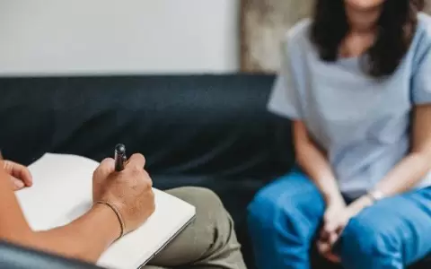 Cuando las hormonas hablan: la conexi�n entre la salud endocrina y el bienestar emocional