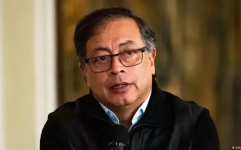 Petro pide renuncia de todo su gabinete en medio de crisis