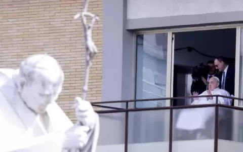 El Papa Francisco recibi� el alta tras su larga hospitalizaci�n
