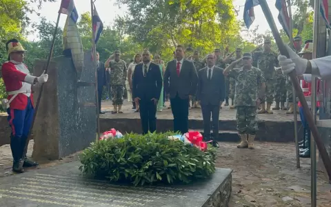 Homenaje a los h�roes de la Patria se realiz� en Cerro Cor�