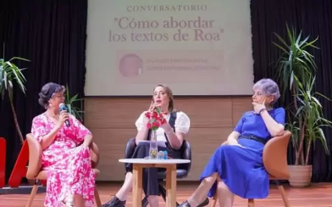 ��C�mo abordar los textos de Roa?� Carla Fernandes en conversatorio de la UNAE