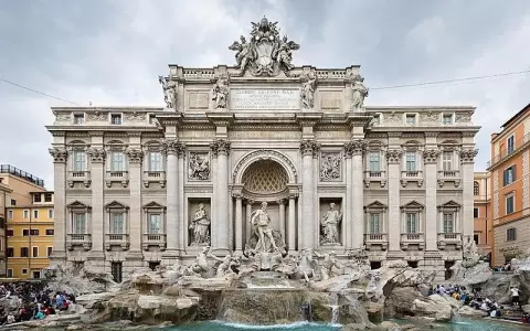 La tradici�n de tirar una moneda a la Fontana de Trevi recauda al a�o alrededor de un mill�n de euros: �d�nde va ese dinero?