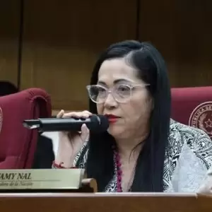 Yamy Nal desaf�a a sus colegas y advierte que pedir� m�s expulsiones si prospera su p�rdida de investidura
