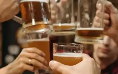 Descubren a tres polic�as con bebidas alcoh�licas durante su guardia