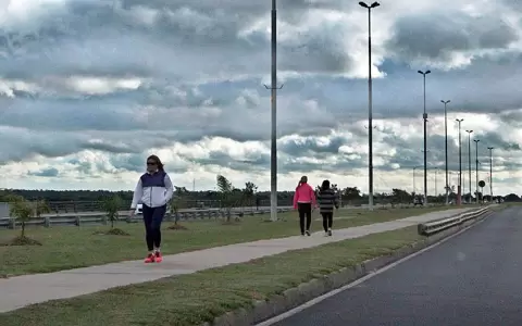 Meteorolog�a anuncia lluvias y leve descenso de temperatura por ingreso de frente fr�o.