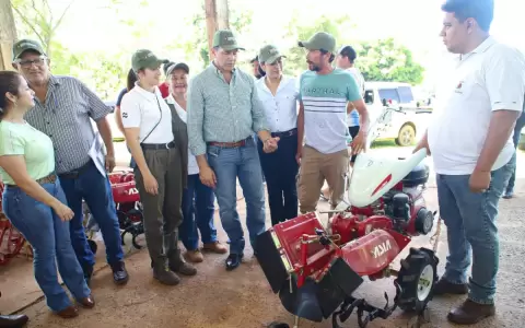 Gobierno entreg� implementos y semillas de tomate a productores de Cordillera
