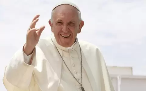 El papa Francisco pas� una noche tranquila y mostr� una leve mejor�a tras 25 d�as hospitalizado