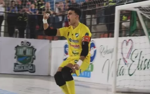 �gor Insfr�n, figura en Villa Elisa al tapar dos penales ante Paranaense.