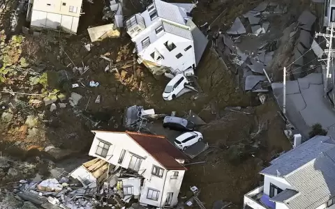 Casas destruidas en Kanazawa, en la prefactura de Ishikawa, tras un terremoto en enero de 2024.