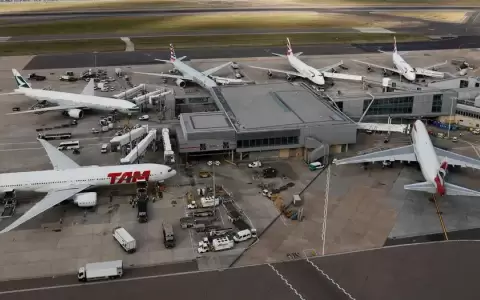 Aeropuerto Heathrow cierra por incendio y apag�n en Londres