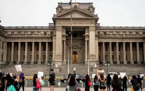 Per�: Castillo inicia huelga de hambre en rechazo a juicio