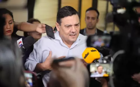 Senador califica de �aberraci�n� propuesta de reelecci�n indefinida para intendentes