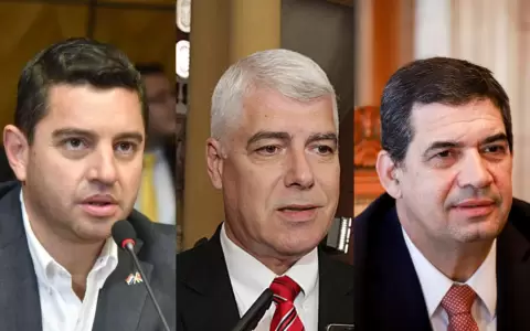 Figuras compiten en pasarela colorada buscando seducir a la dirigencia