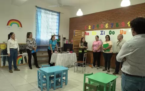 Visitan escuelas con miras al proyecto TAPE