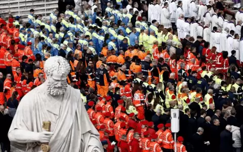 El papa Francisco se ausent� del �ngelus por cuarto domingo consecutivo y agradeci� �de coraz�n� a los m�dicos por los cuidados recibidos