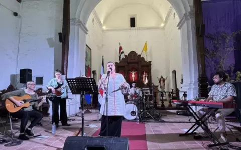 Lizza Bogado presenta "Laboratorio del Alma" en gira costarricense