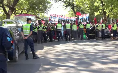 Polic�a Nacional preparan operativo en el microcentro de Asunci�n.