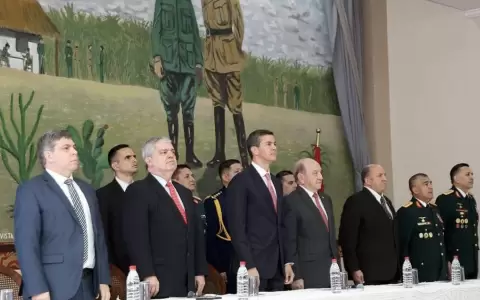 Ahora: autoridades de Codena se re�nen con Pe�a en Mburuvicha R�ga