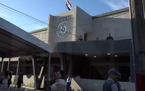 Agentes penitenciarios incautaron los paquetes arrojados desde el exterior hacia el interior del penal.