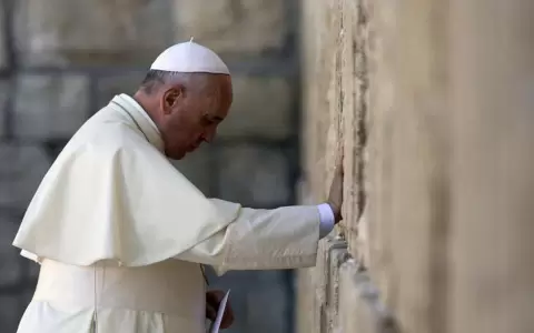 El Papa sigue estable, sin fiebre y sin ventilaci�n mec�nica, tras 17 d�as hospitalizado