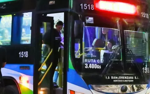 "Bus Oso": Opama desconf�a del proyecto "populista e insostenible" anunciado por diputado