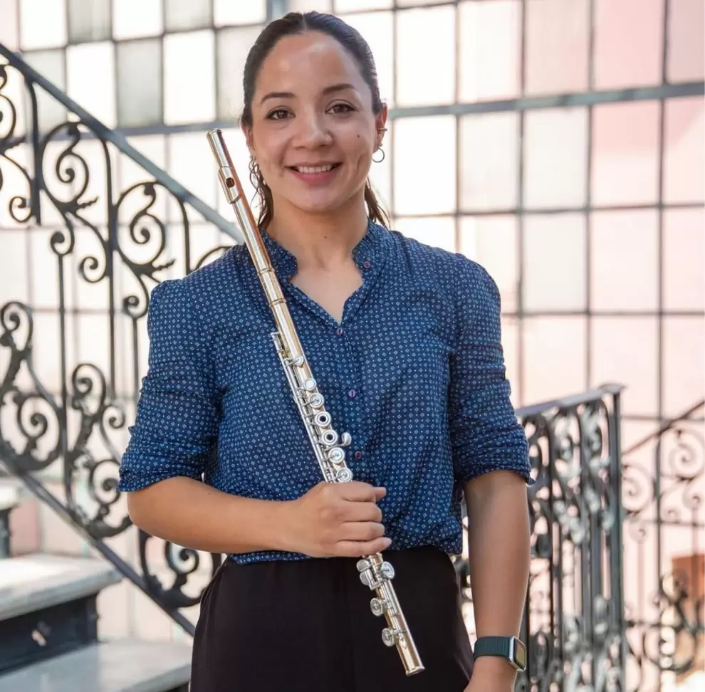 Adriana Aquino Navarro. Cortes�a