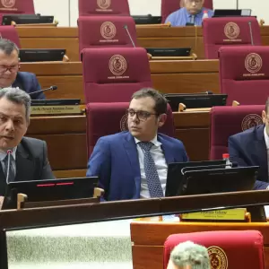 Abogados de Abdo Ben�tez realizan su descargo ante senadores en el marco del pedido de desafuero