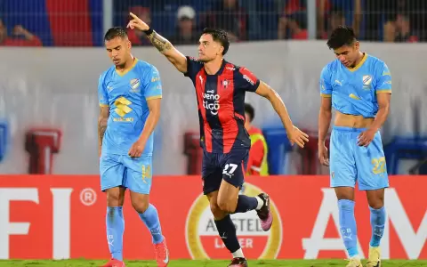 Cerro Porte�o remonta a Bol�var en memorable noche de Jonatan Torres