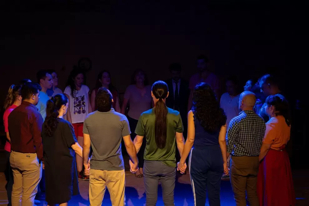 Puesta en escena de #Modo_avi�n, dirigida por Tana Sch�mbori.