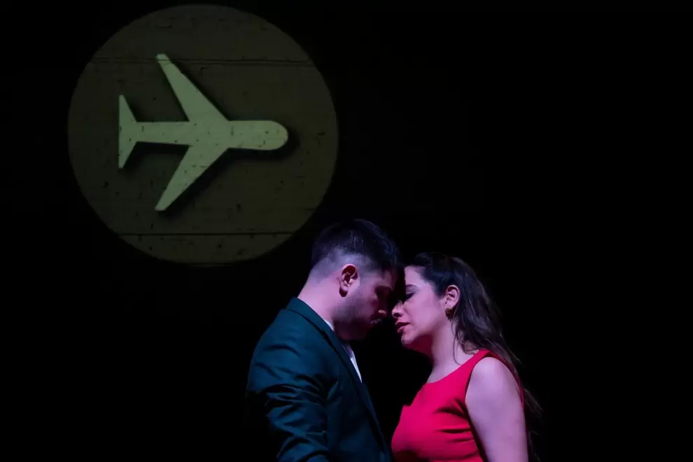 Puesta en escena de #Modo_avi�n, dirigida por Tana Sch�mbori.