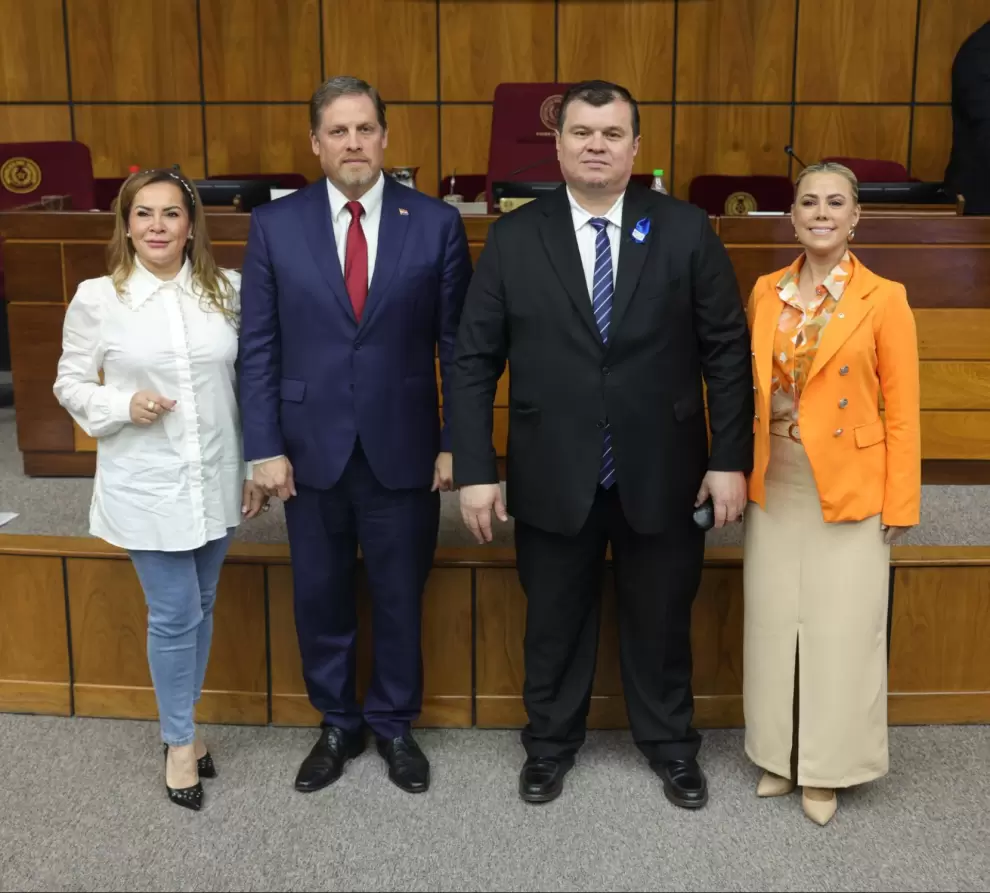 Los integrantes de la nueva Comisi�n Unicameral.