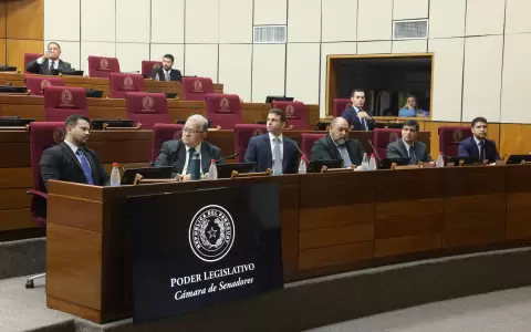 Ministros y autoridades del TSJE en reuni�n con senadores.