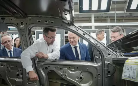 El canciller alem�n, Olaf Scholz, durante una visita a la planta de Volkswagen en Buenos Aires en enero de 2023.