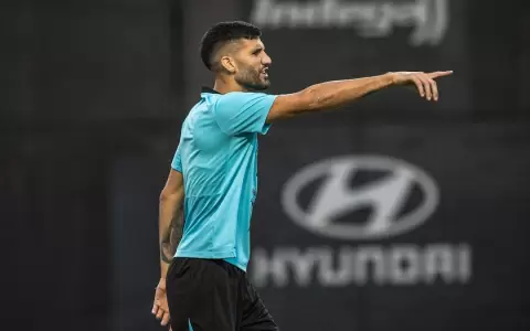 Olimpia: Mart�n Palermo prepara una l�nea defensiva in�dita para el Cl�sico M�s A�ejo