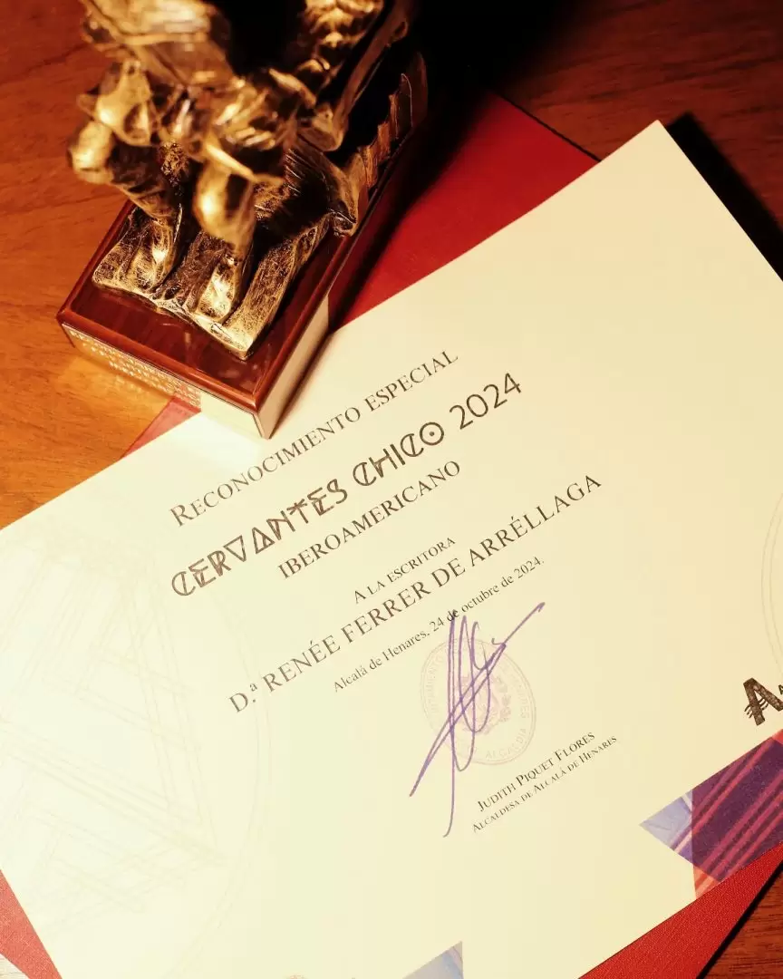 Distinci�n a Ren� Ferrer.