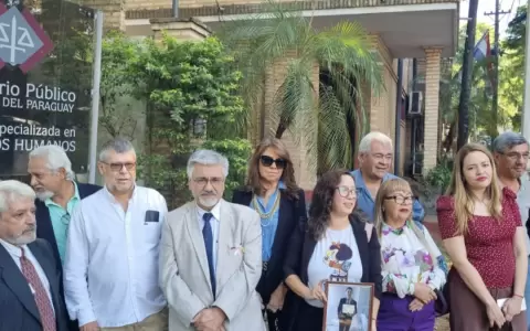 Dirigentes opositores presentan denuncia.