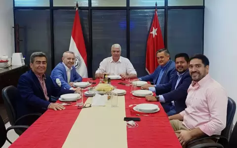 Arnaldo Wiens y legisladores de Fuerza Republicana.