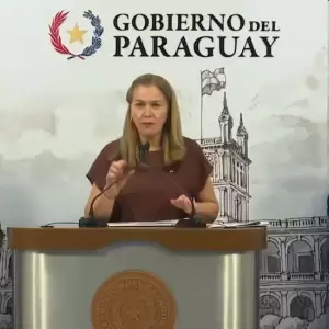 "Es hora de que Peña cambie sus fichas", dice senador tras críticas a ministra de Salud