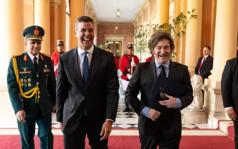 Santiago Pe�a y Javier Milei en Palacio de Gobierno.
