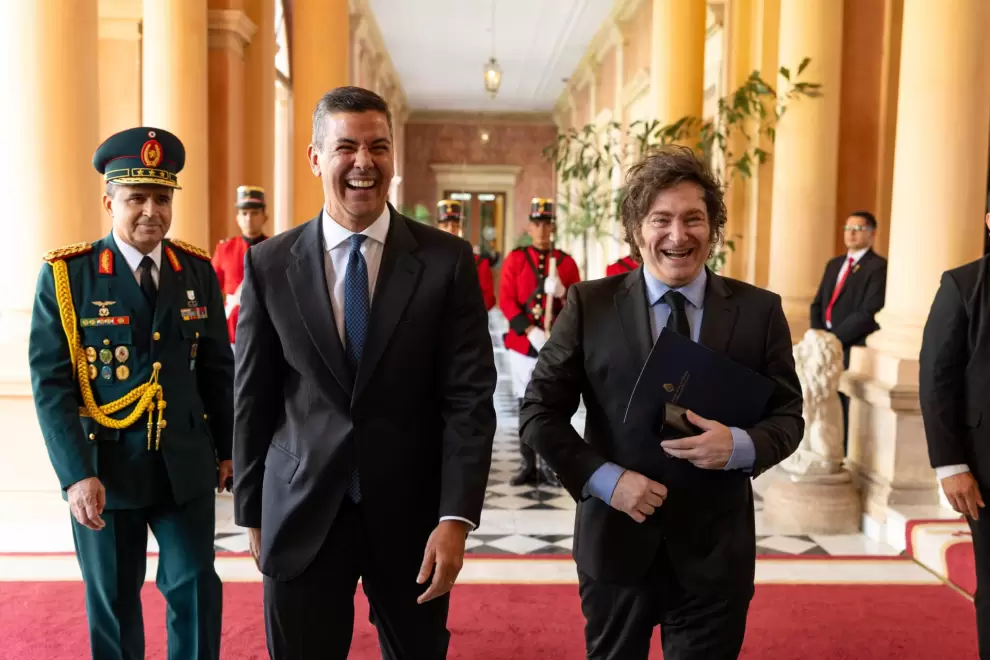 Santiago Pe�a y Javier Milei en Palacio de Gobierno.