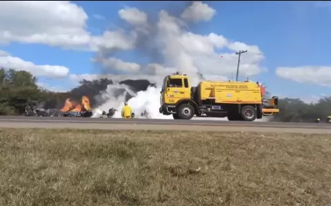 Ambos carriles de la ruta siguen cerrados.