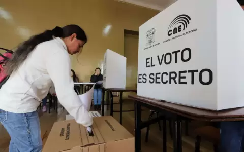 Ecuador define su futuro este domingo.