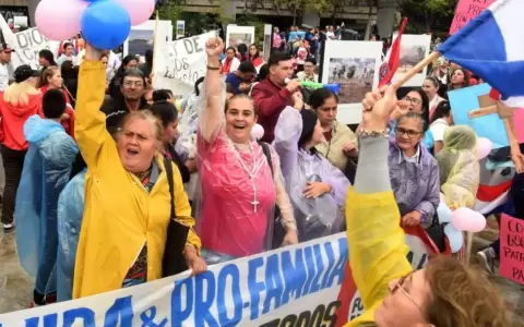 Marcha pro-familia en Paraguay.