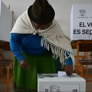 Centros de votaci�n abren para presidenciales en Ecuador