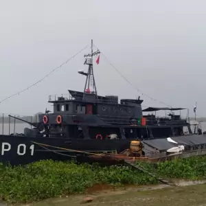 Lleg� el buque a Bah�a Negra e inicia asistencia humanitaria para damnificados