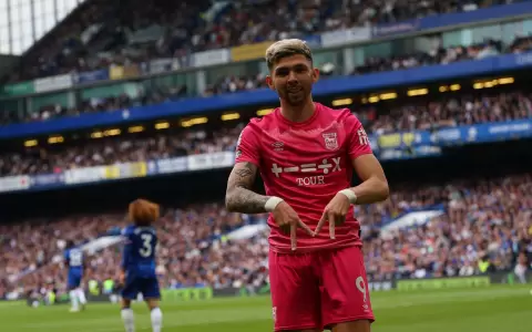 Gol y asistencia de Julio Enciso ante el Chelsea